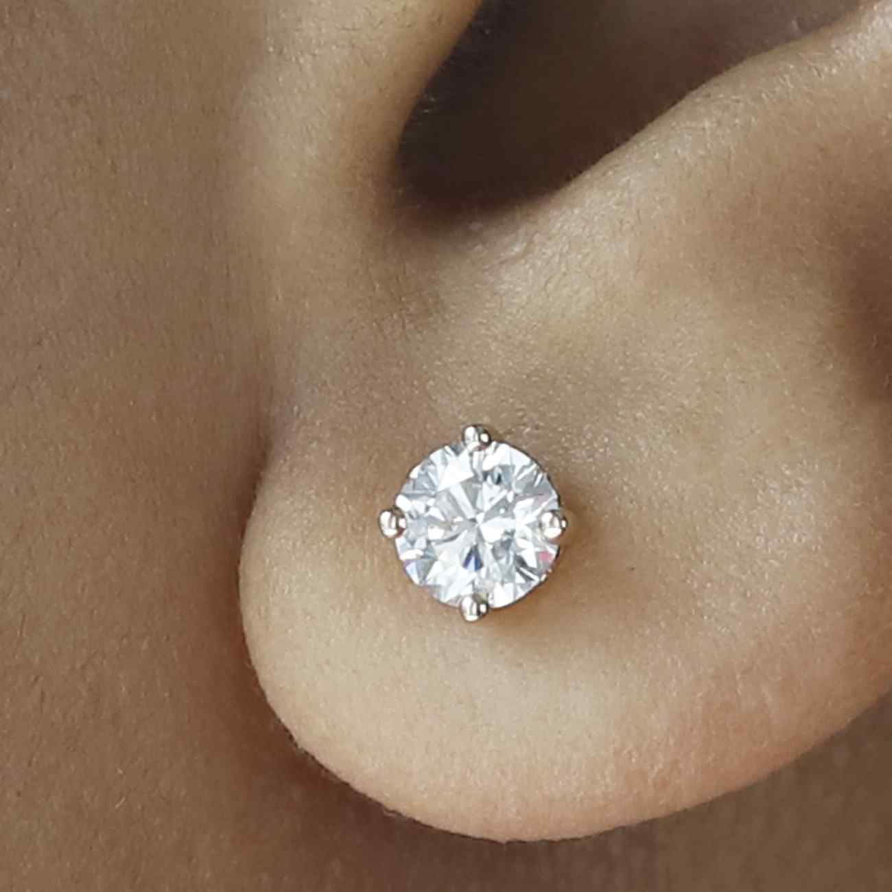 Round Cut Natural Diamond Earrings CVD Diamond Halo Stud Earrings For Anniversary Gift