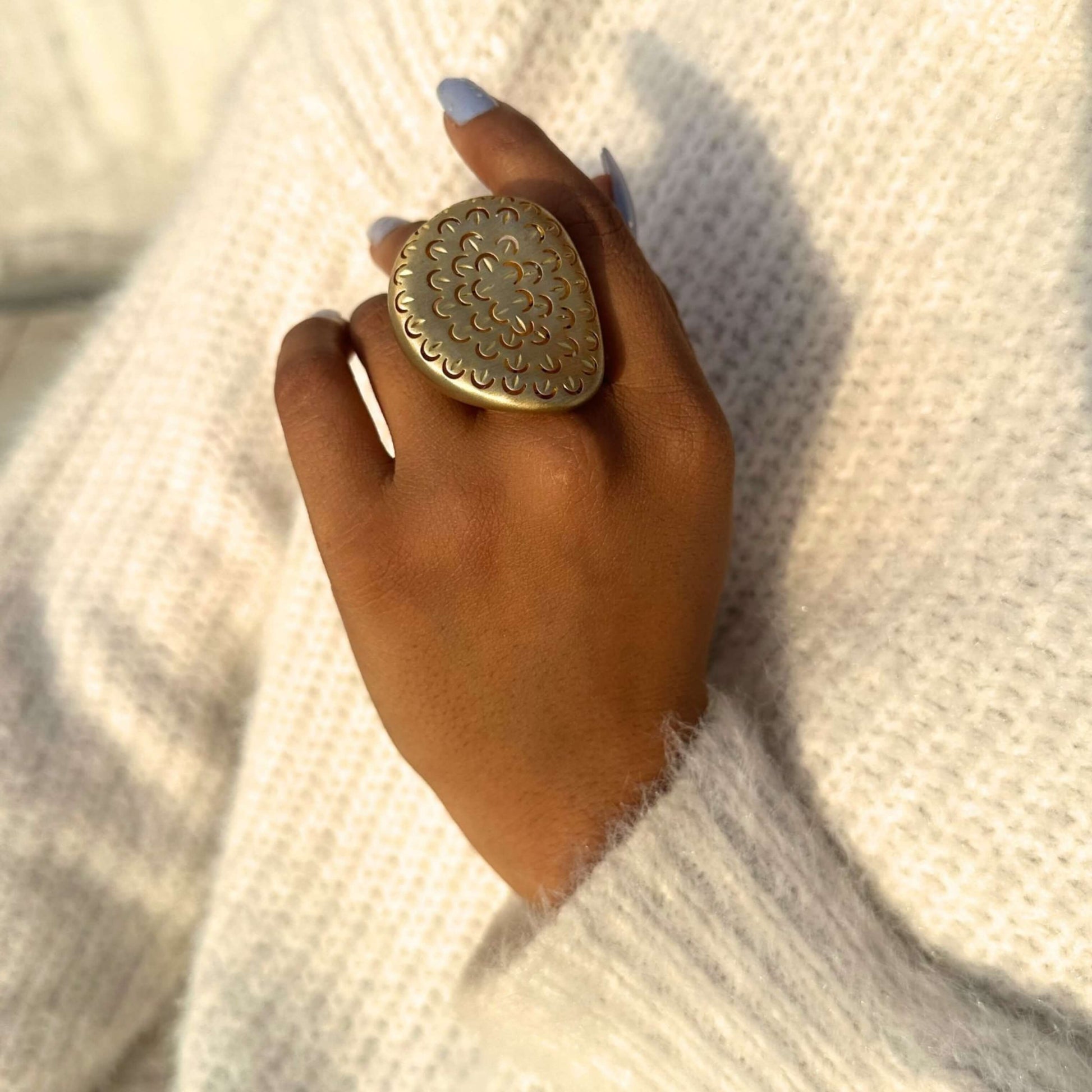 Round Cut Engagement Ring