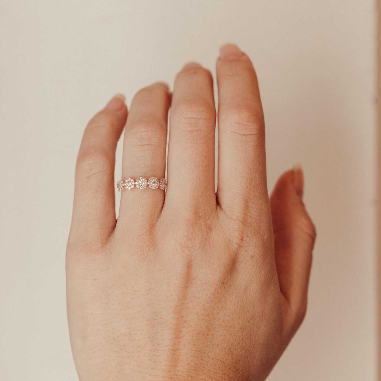 Round Flush Set Diamond Wedding Band