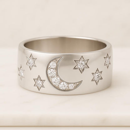 Round cut diamond in flush setting 