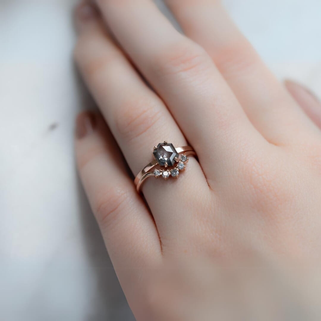 Salt And Paper Round Cut Eco-Friendly Diamond Curved Band