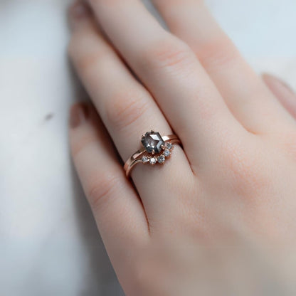 Salt And Paper Round Cut Eco-Friendly Diamond Curved Band