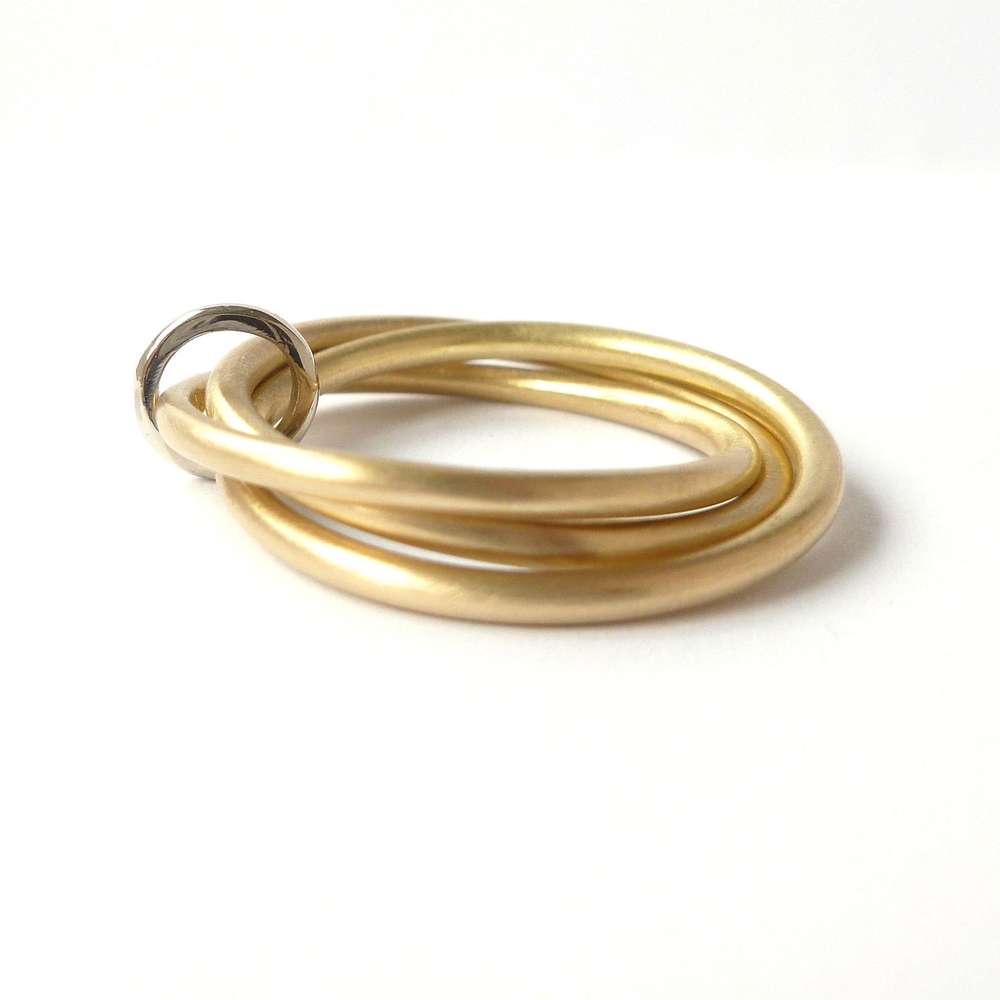 Solid_Yellow_Gold