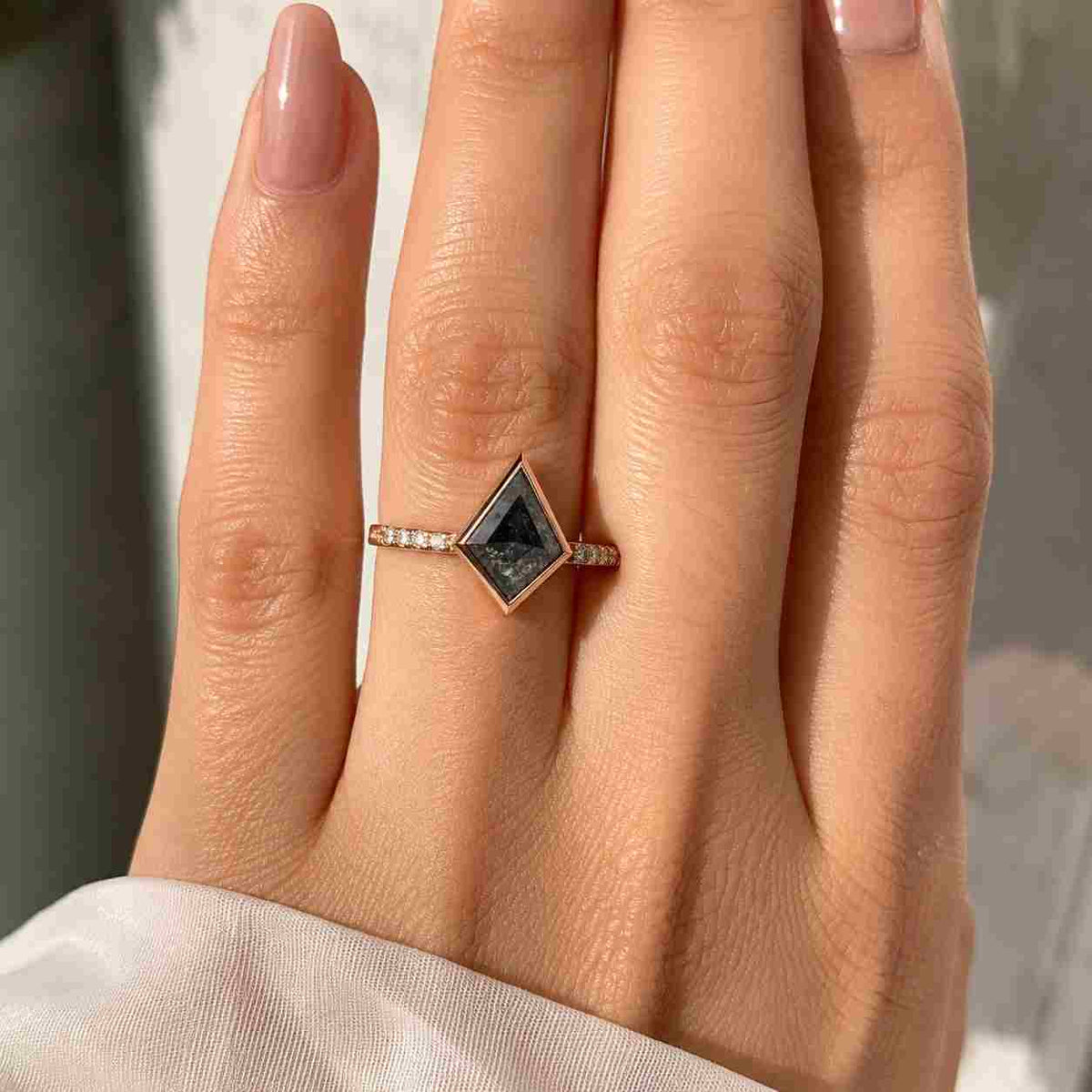 Solitaire Diamond Engagement Ring Round Diamond Wedding Ring for Her