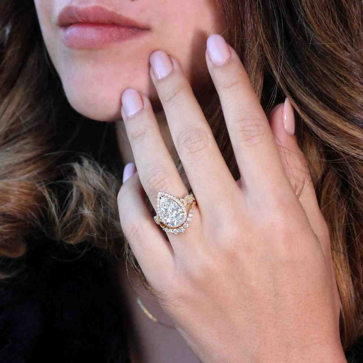 Solitaire Ring in White Rose Gold Ring for Engagement Pear Cut Halo Engagement Ring , 1,25 Carat Tear Drop Ring