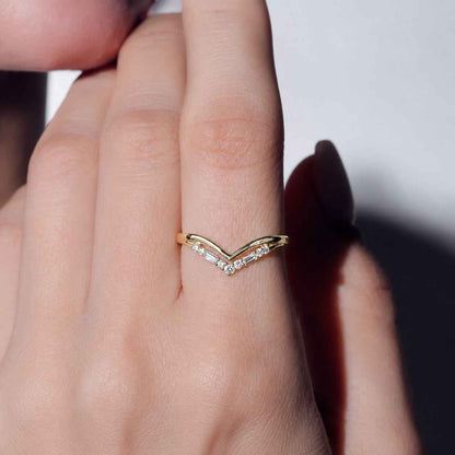 V Shaped Chevron Wedding Band, Baguette and Round Lab Grown Diamond Band, Baguette Diamond Stackable Band, Curved Band, Anniversary Gifts
