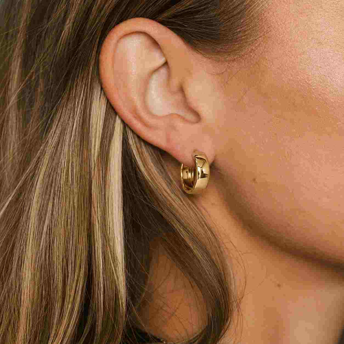 vintage oval 9ct gold creole hoop earrings. 27mm earrings.
