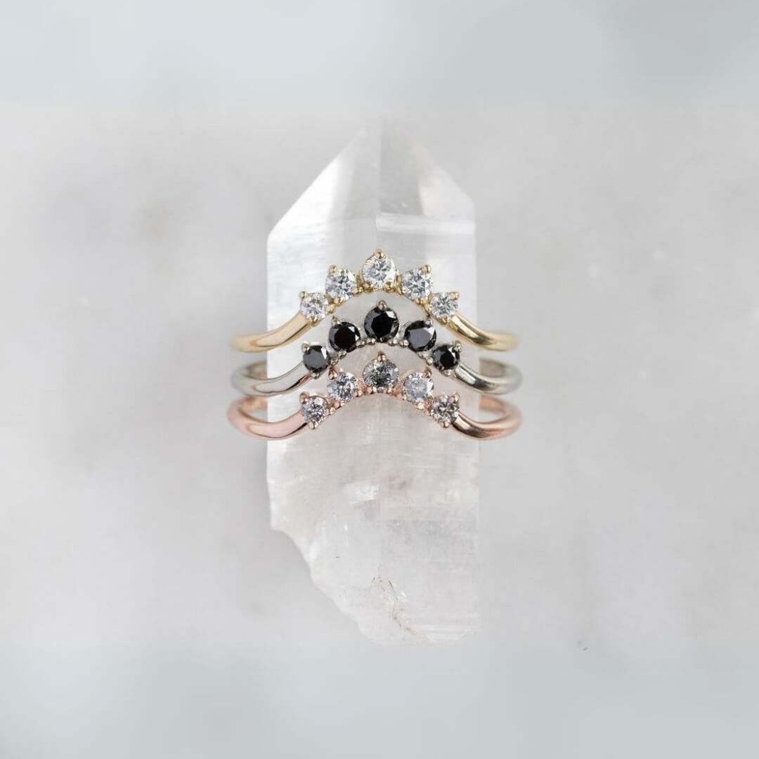 White And Black Round Cut Eco-Friendly Diamond Curved Band