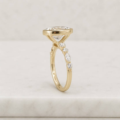 diamond ring moissanite ring lab diamond cubic zirconia natural diamond simulated diamond gemstone ring clear stone brilliant stone colorless stone oval diamond oval moissanite oval gemstone diamond jewelry moissanite jewelry lab jewelry cz ring