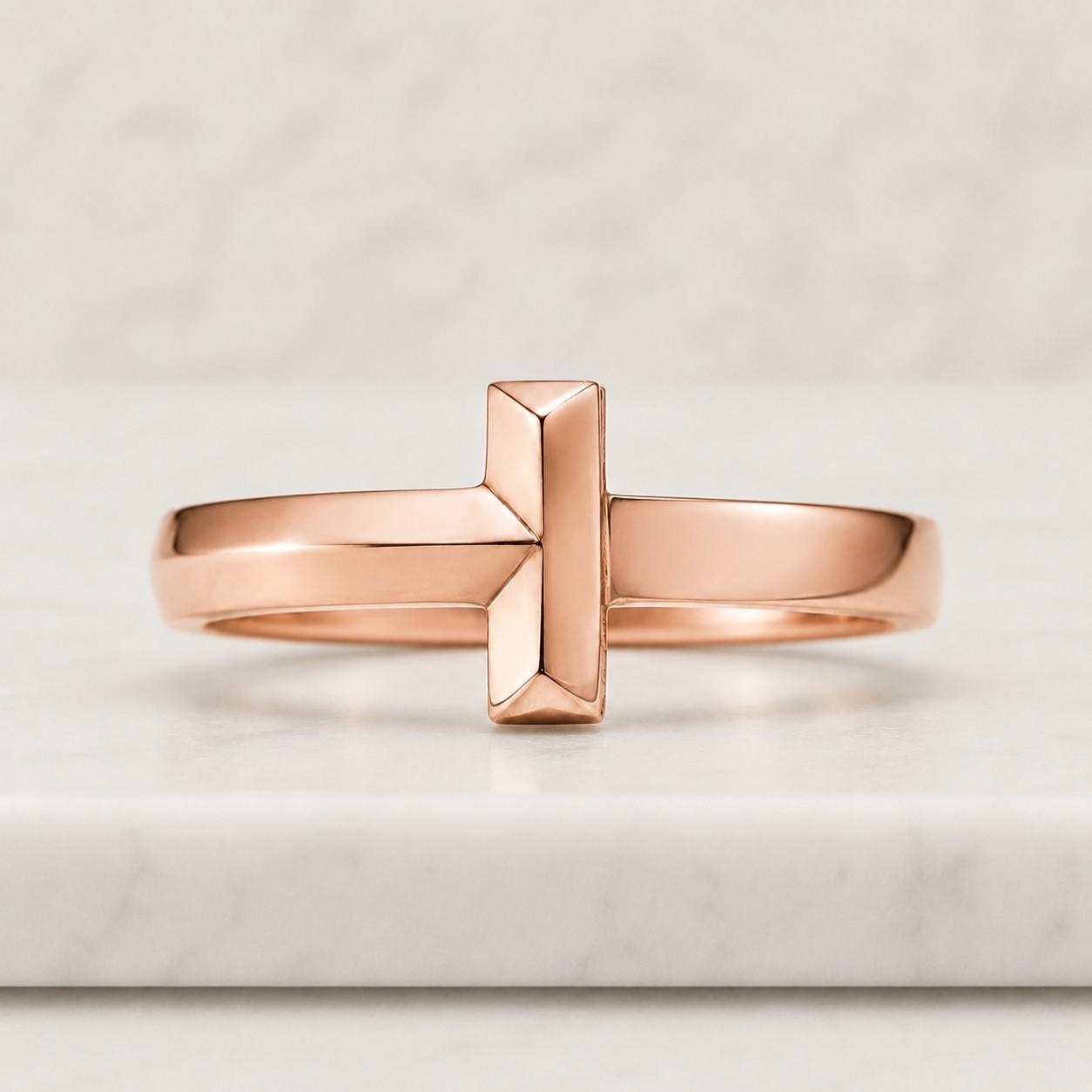 elongated ring vertical ring horizontal ring rectangle top flat top smooth top polished top mirror finish sleek profile modern design minimalist design clean design geometric design