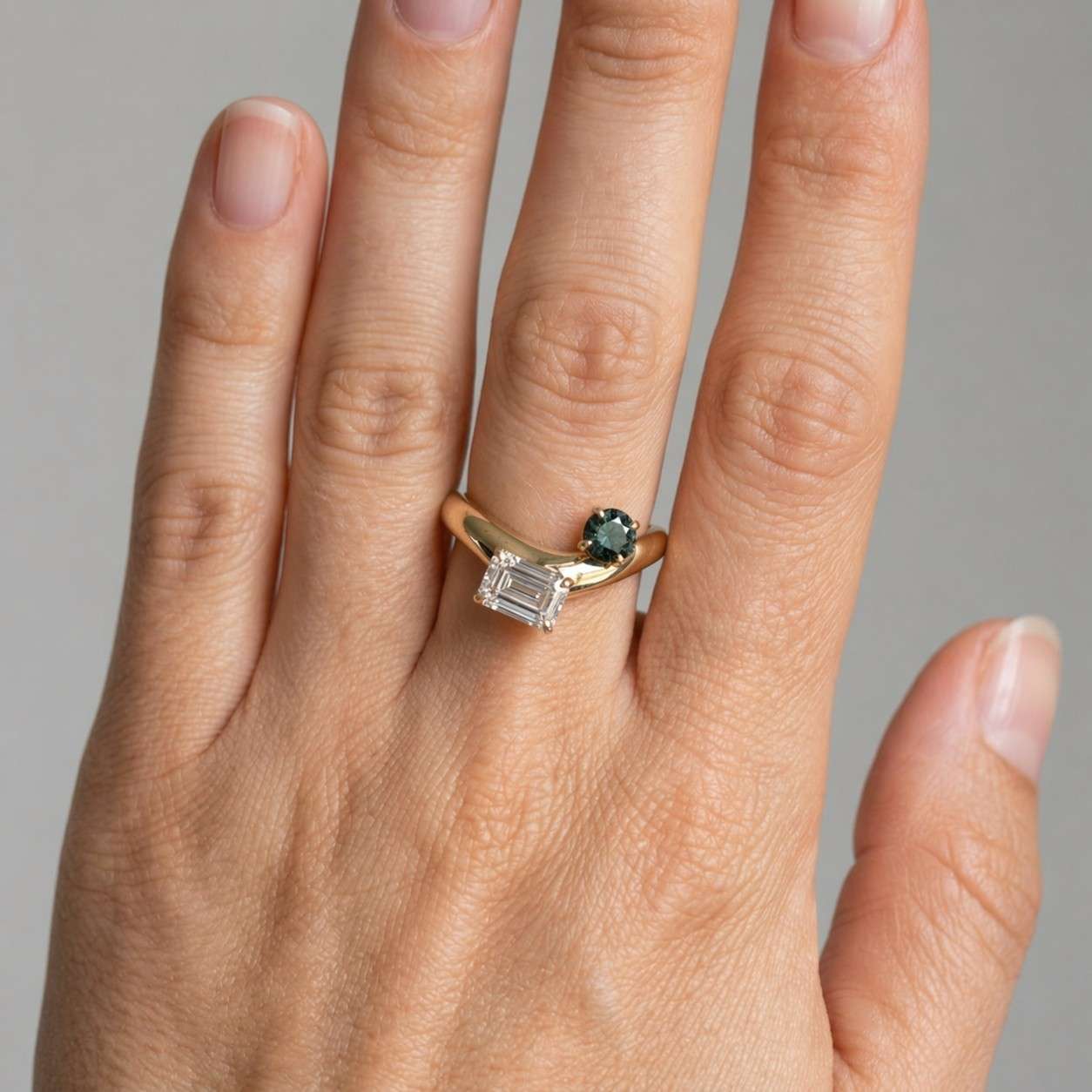 Emerald & Moissanite Toi et Moi Ring – Emerald and Round Cut Two-Stone Ring in 925 Sterling Silver – Promise Ring or Birthday Gift for Her
