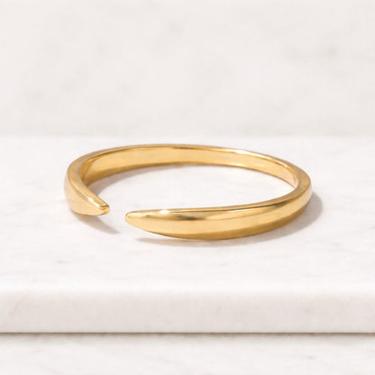 everyday jewelry ring fashion jewelry ring fine jewelry ring luxury jewelry ring clean style ring refined style ring chic style ring contemporary ring design statement band ring stackable ring thin band ring narrow ring