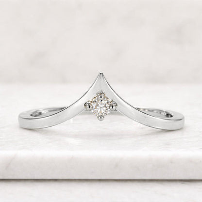 Lab Grown Diamond Tiara Wedding Ring: Round Cut Chevron Band
