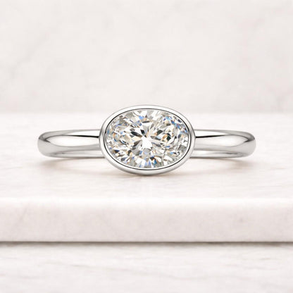 modern jewelry minimalist jewelry simple jewelry dainty jewelry polished gold smooth ring bright gemstone clear stone ring