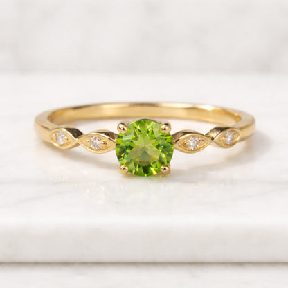 Vintage Round Cut Diamond Engagement Ring, 18K Gold Wedding Ring, Classic Three Stones Ring, Elegant Bridal Ring, Anniversary Promise Ring