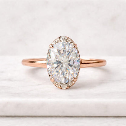 oval bridal ring luxury bridal ring feminine jewelry ring elegant bridal ring timeless jewelry ring sparkling ring oval gemstone ring gold solitaire ring clean style ring chic jewelry ring