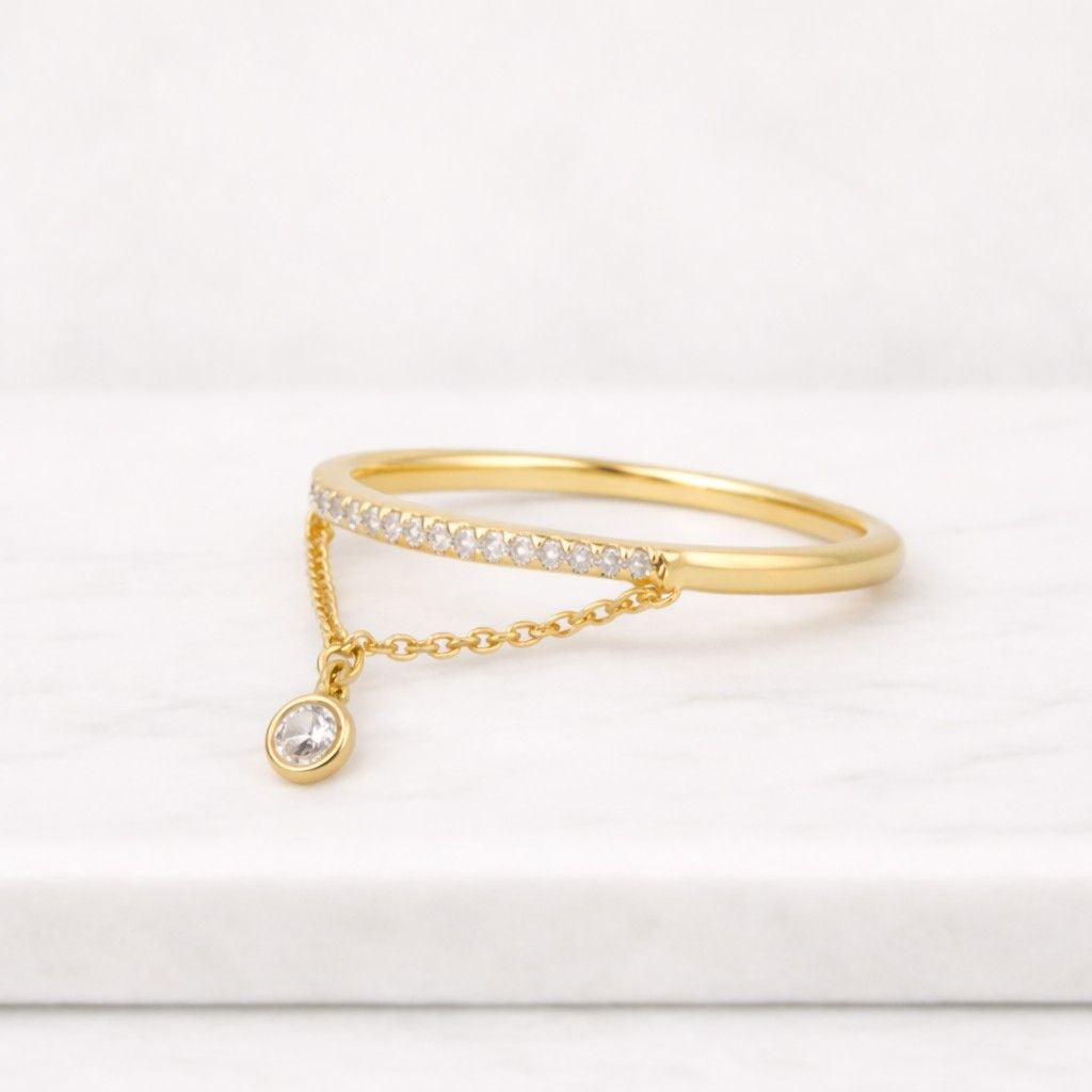 simple ring clean design ring refined ring lightweight ring daily ring feminine ring gift ring sparkle ring polished ring tiny charm ring accent ring chic ring ring for women