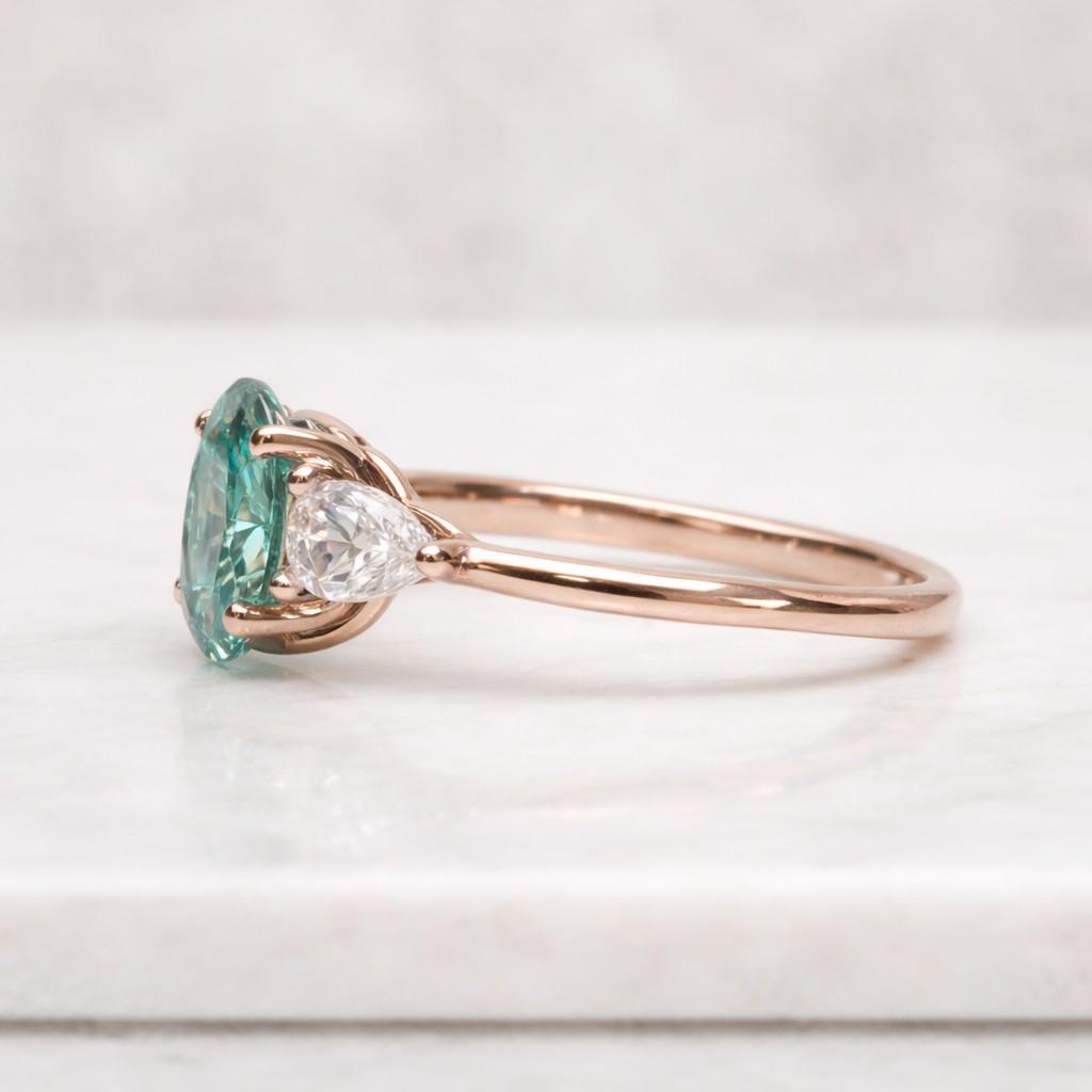 sparkly ring gemstone accessory ring handmade jewelry ring modern ring design timeless ring elegant jewelry ring feminine ring wedding jewelry ring luxury accessory ring