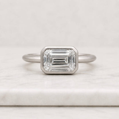 timeless ring chic ring gift ring unique ring rectangular stone ring bezel solitaire ring yellow metal ring bright stone ring clear gemstone ring refined ring delicate ring luxury jewelry simple ring modern jewelry ring