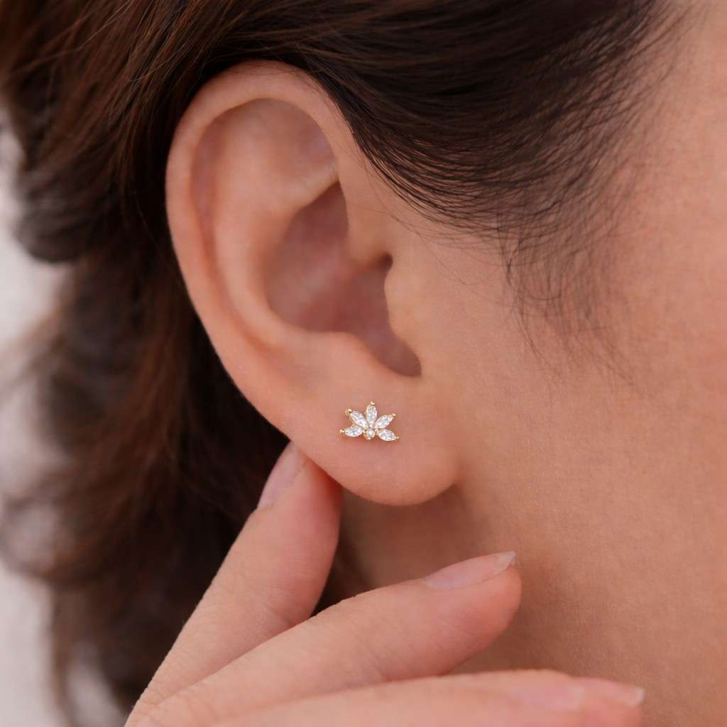 tiny flower studs cute crystal earrings gold cartilage earrings women jewelry everyday studs modern flower earrings sparkling studs delicate jewelry floral ear studs stylish earrings