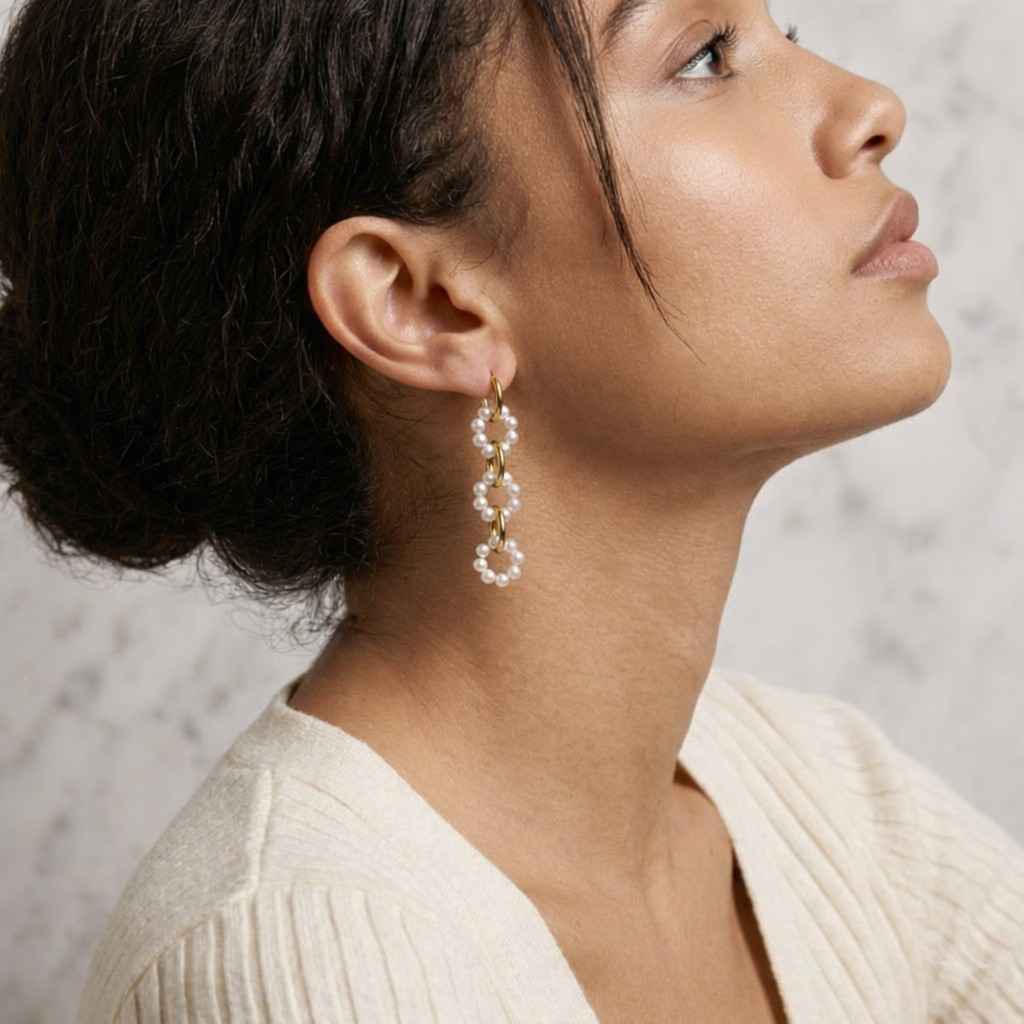 gold filled pearl stud earrings, dangly freahwater pearl earrings, minimast wedding jewelry, dainty chain link earring, modern pearl jewelry
