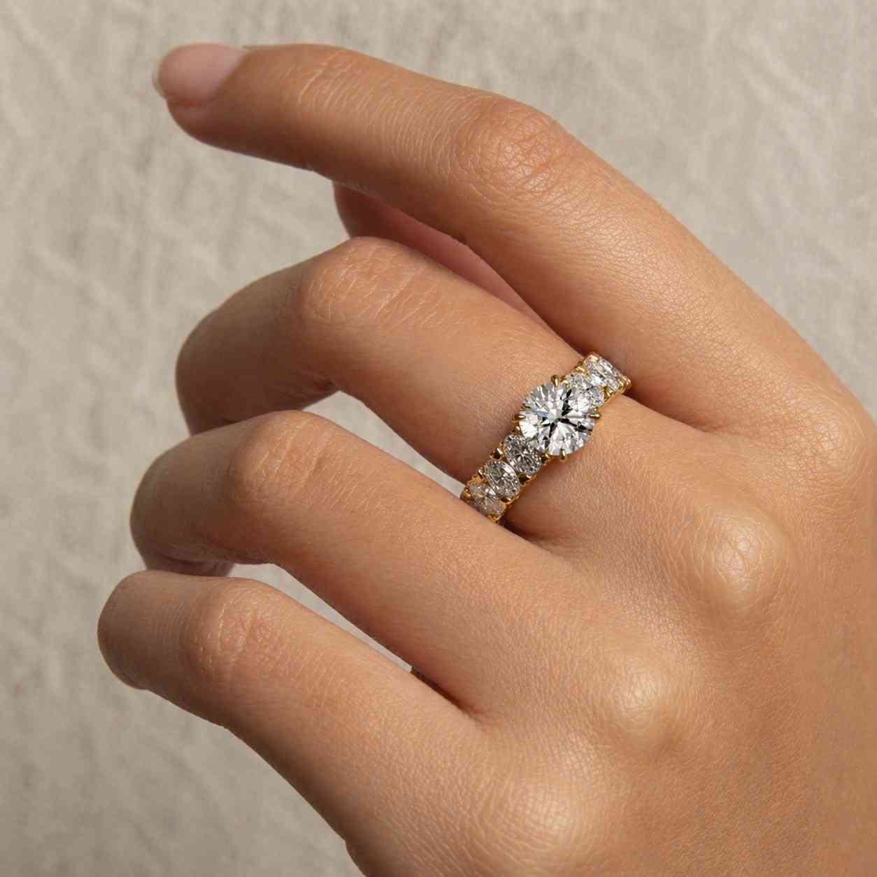 wedding accessory ring for her women jewelry anniversary jewelry polished band fine ring elegant jewelry classy ring modern jewelry stylish ring chic ring romantic ring timeless jewelry