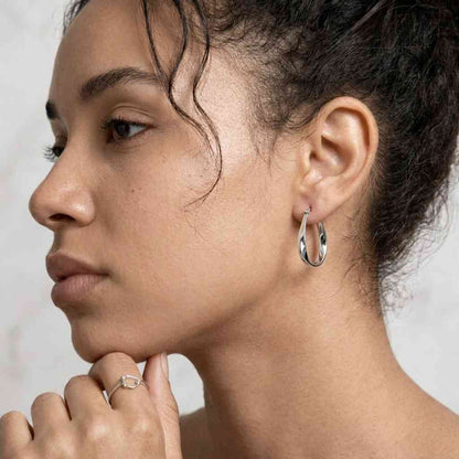 women earrings fashion earrings trendy earrings sleek earrings curved hoop earrings puffy hoop earrings glossy earrings luxury earrings classic hoops lightweight hoops